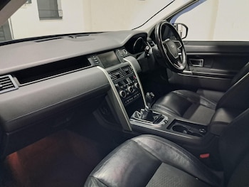 Used Land Rover Discovery Sport 2015 for sale - 79487822: Photo