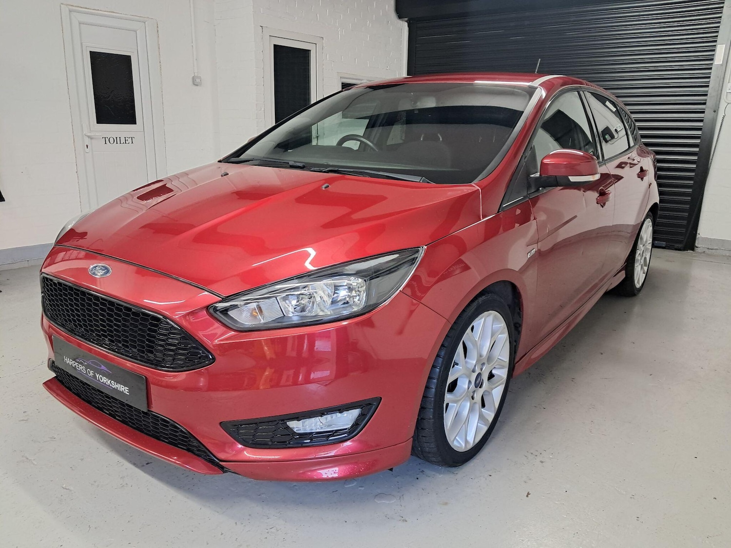 Used Ford Focus 2017 for sale - 76942644: Photo 2