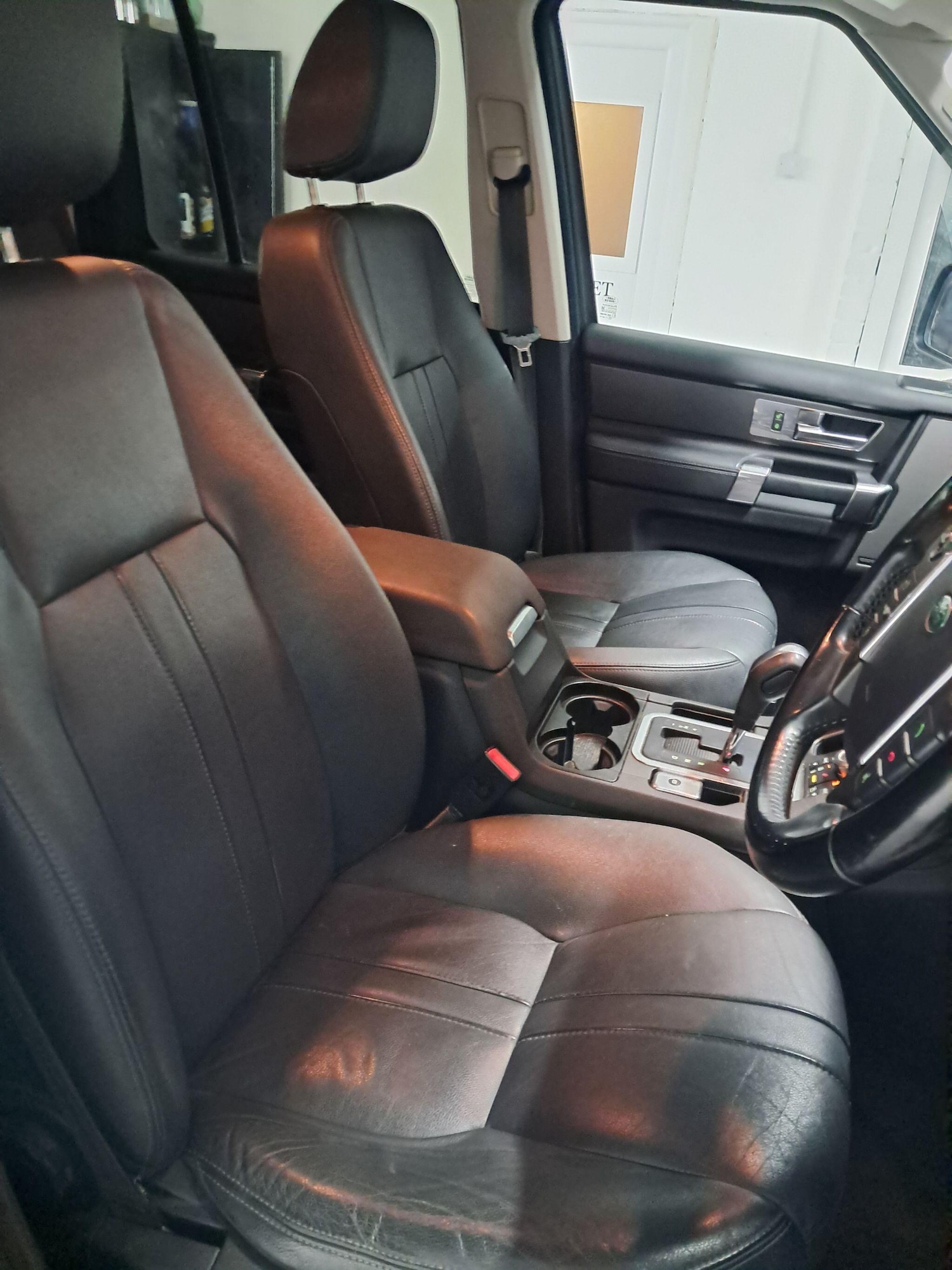 Used Land Rover Discovery 4 for sale - 78136032: Photo 32