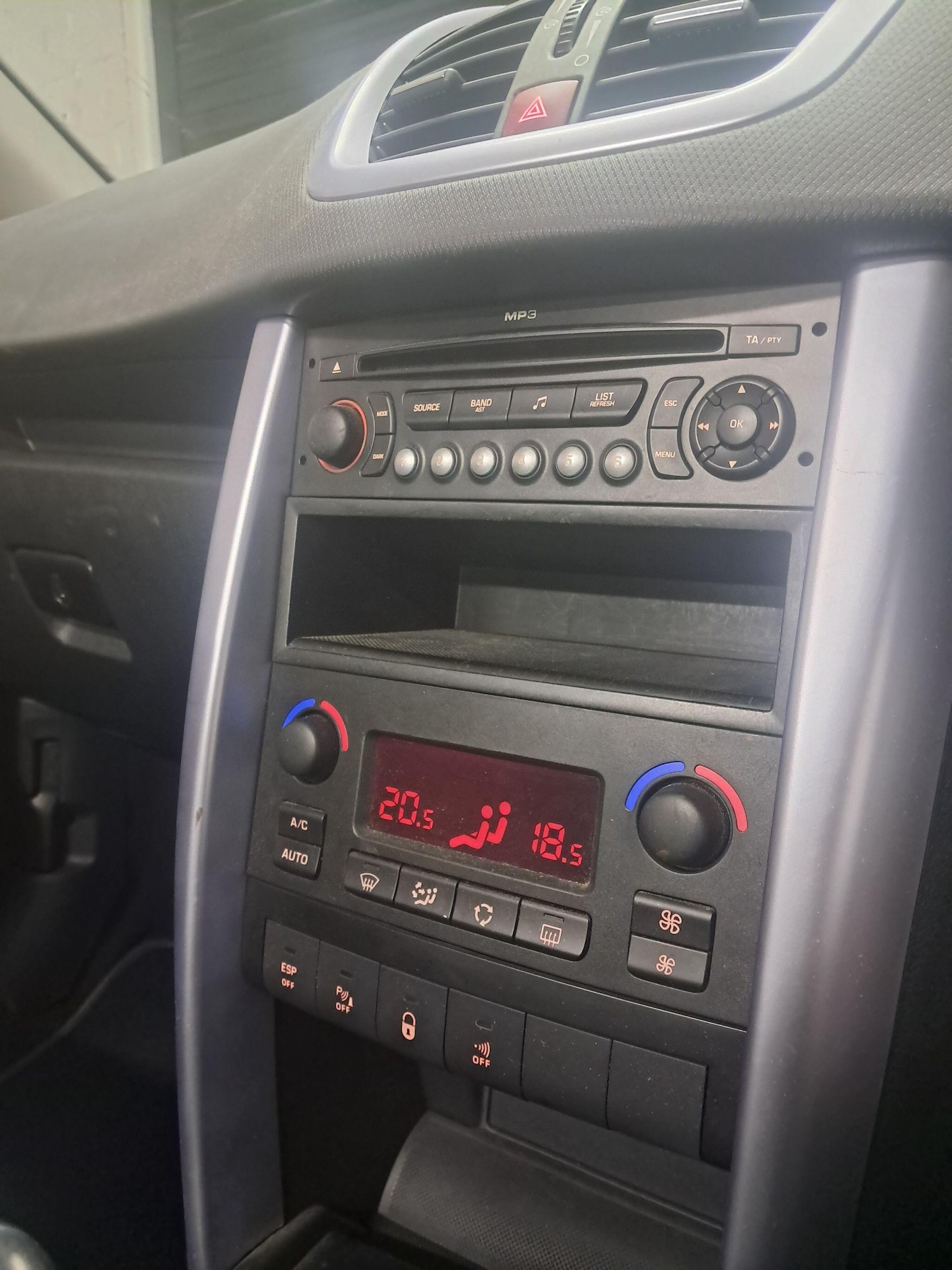 Used Peugeot 207 2007 for sale - 77575119: Photo 33