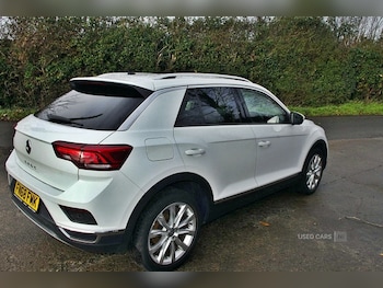 Used Volkswagen T-Roc 2018 for sale - 76953703: Photo