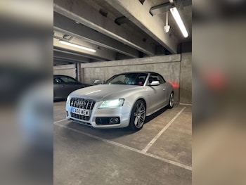 2010 (60) - S5 Quattro 2dr S Tronic £7000 Below Market value.