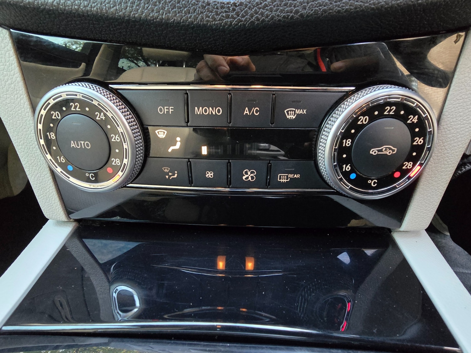 Used Mercedes-Benz C Class 2010 for sale - 76397267: Photo 32