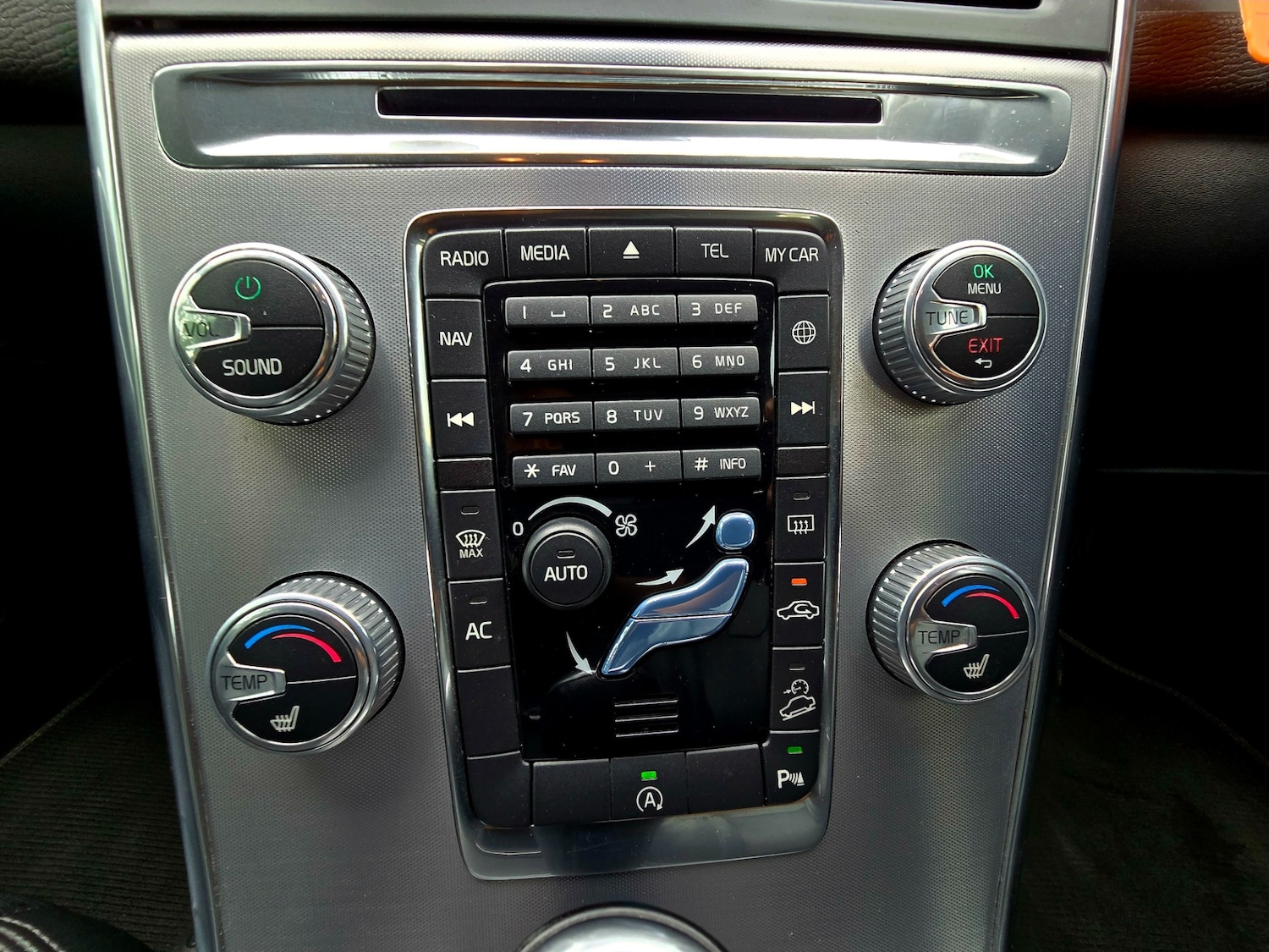 Used Volvo XC60 2017 for sale - 77410774: Photo 32