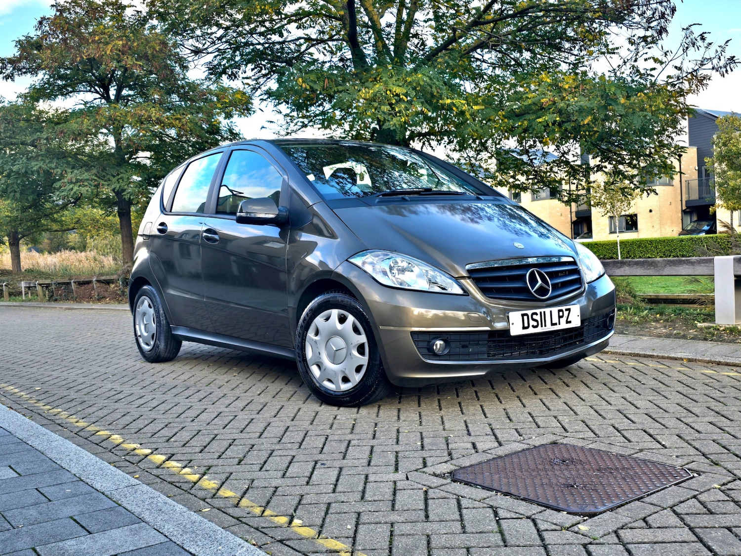 Used Mercedes-Benz A-Class 2011 for sale - 76335267: Photo 3