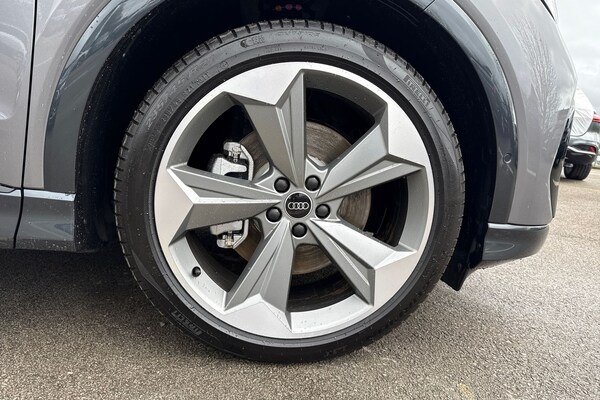 Used Audi Q4 e-tron 2025 for sale - 74076940: Photo 9