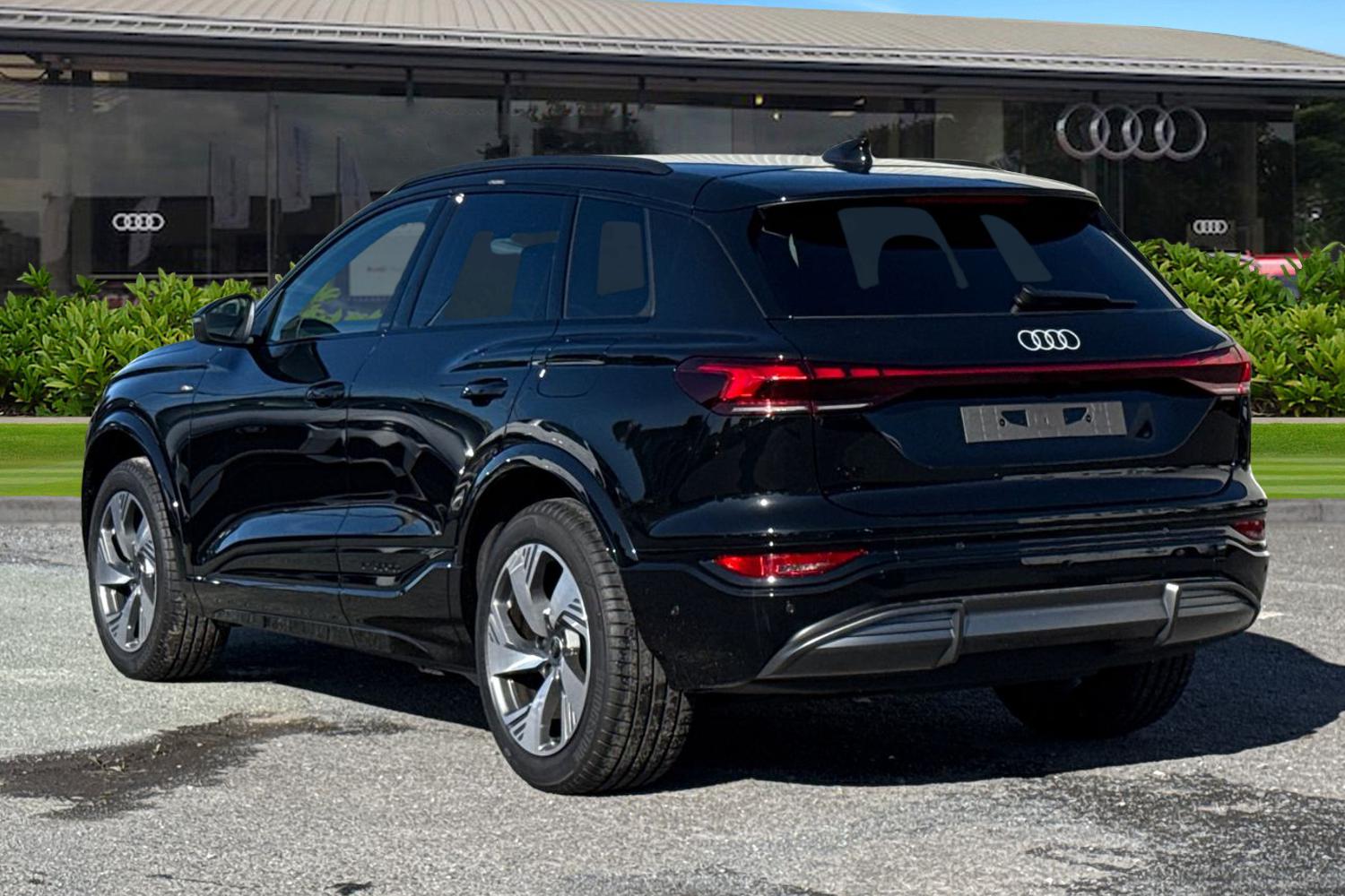 Used Audi Q6 e-tron 2026 for sale - 77275489: Photo 2
