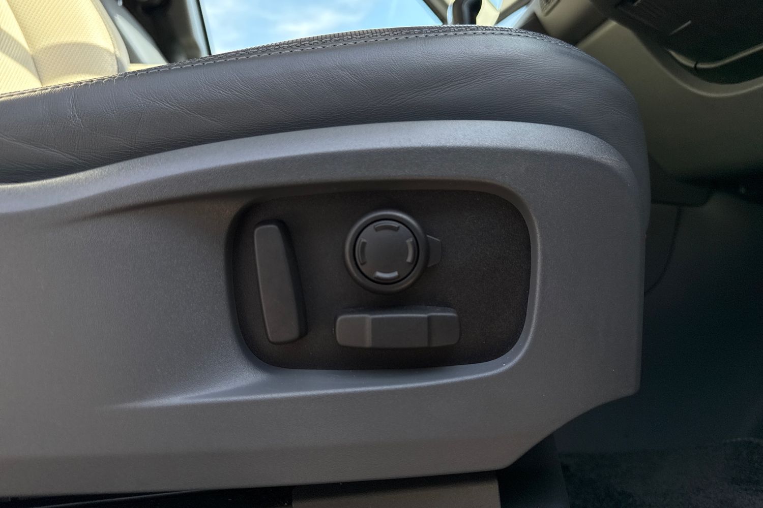 Used Land Rover Defender 2024 for sale - 78155126: Photo 32