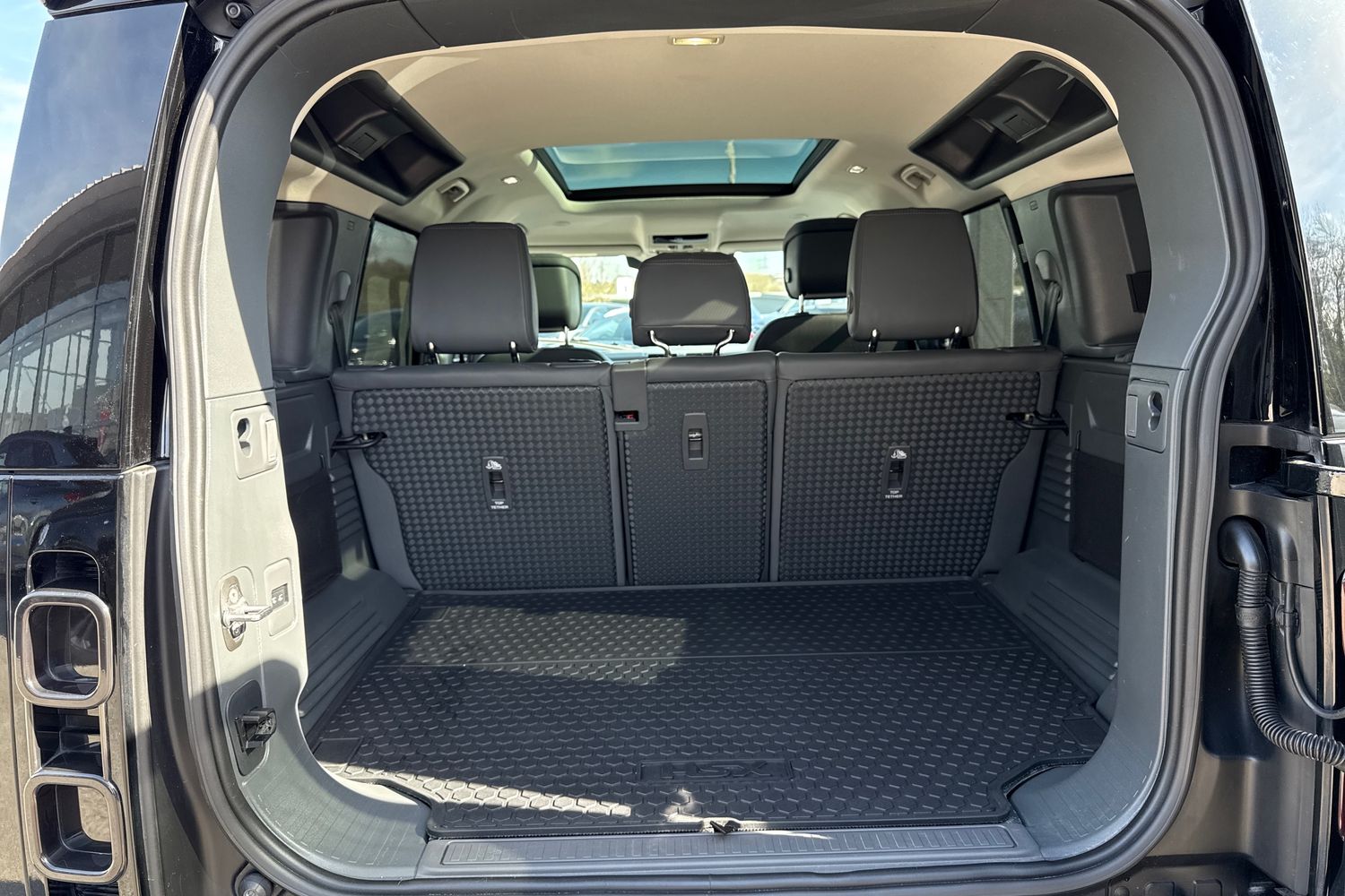 Used Land Rover Defender 2024 for sale - 78155126: Photo 7