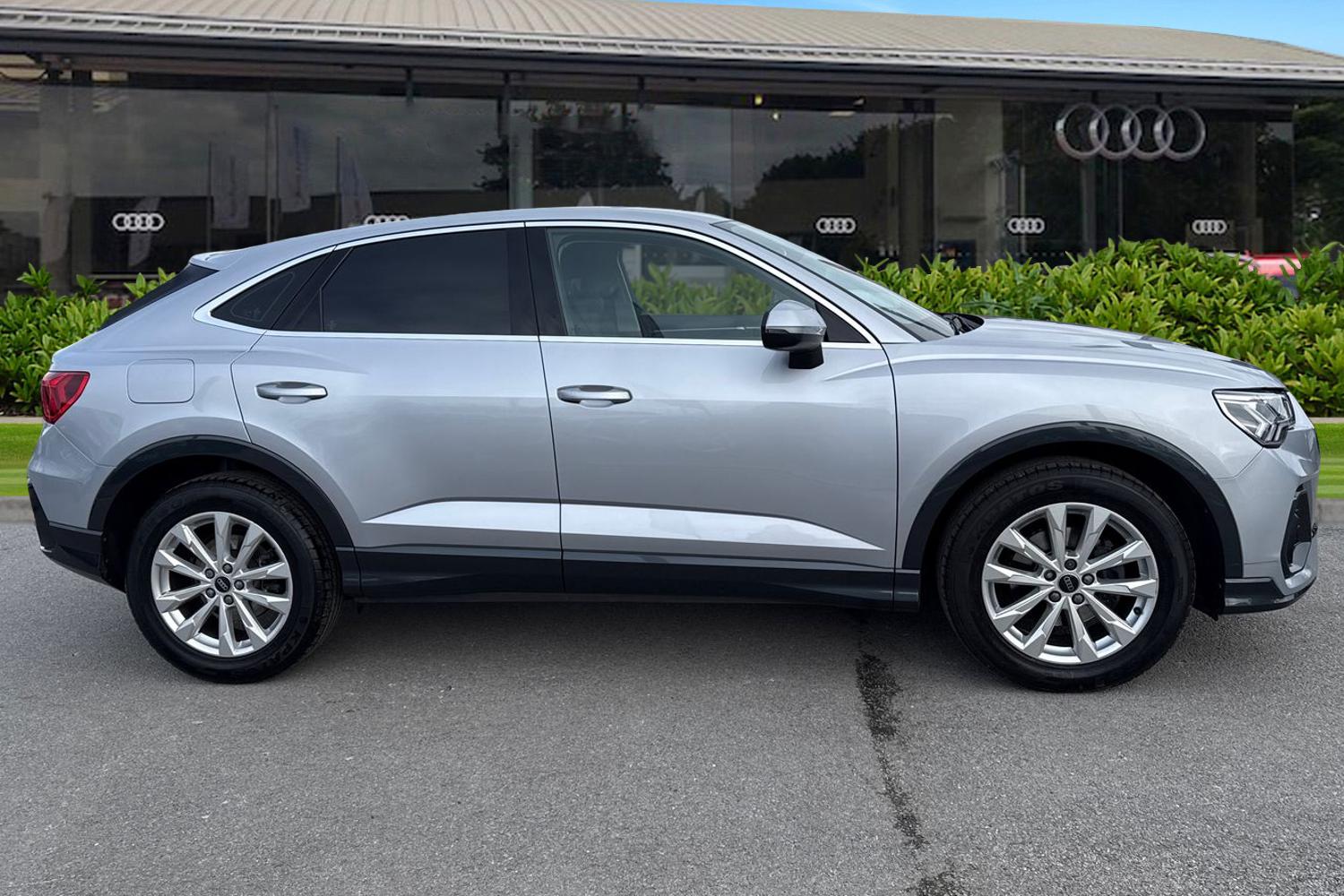 Used Audi Q3 2023 for sale - 77820126: Photo 3