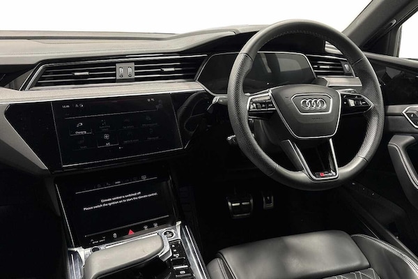 Used Audi Q8 2024 for sale - 76320322: Photo 2