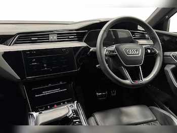 Used Audi Q8 2024 for sale - 76320322: Photo 2