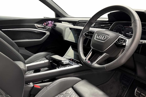 Used Audi Q8 2024 for sale - 76320322: Photo 6