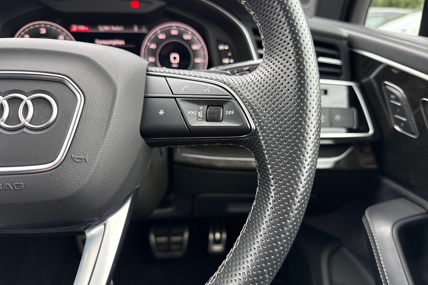 Used Audi Q7 2023 for sale - 76553554: Photo 43