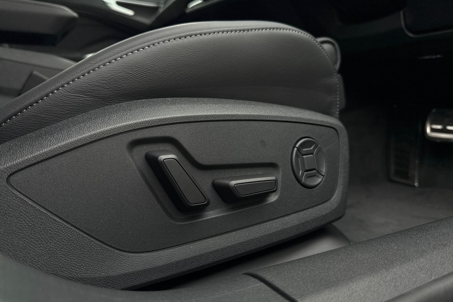 Used Audi A6 Saloon 2025 for sale - 76884225: Photo 32