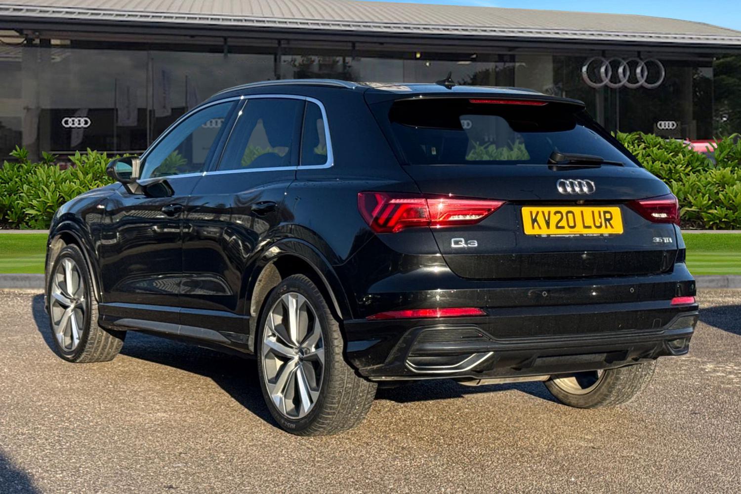 Used Audi Q3 2020 for sale - 76705521: Photo 2