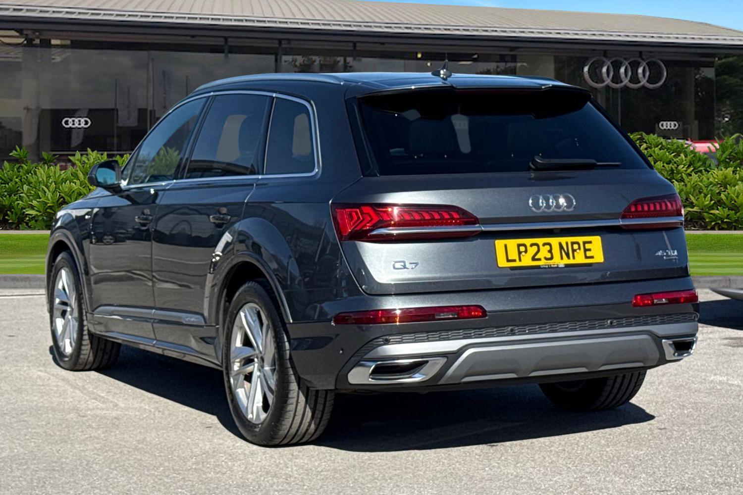 Used Audi Q7 2023 for sale - 78155070: Photo 2