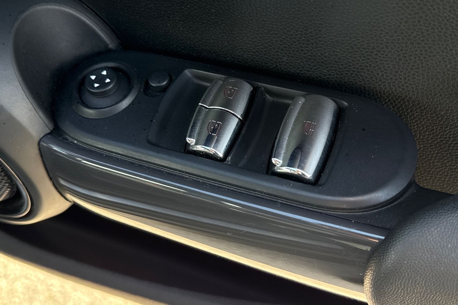 Used MINI Convertible 2018 for sale - 78155149: Photo 18