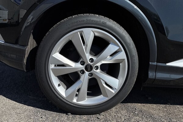 Used Audi Q4 e-tron 2025 for sale - 75785633: Photo 11