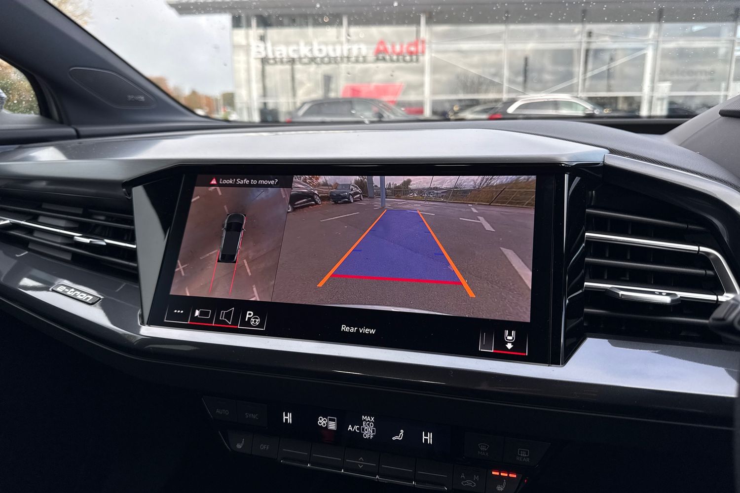 Used Audi Q4 e-tron 2025 for sale - 76300351: Photo 31