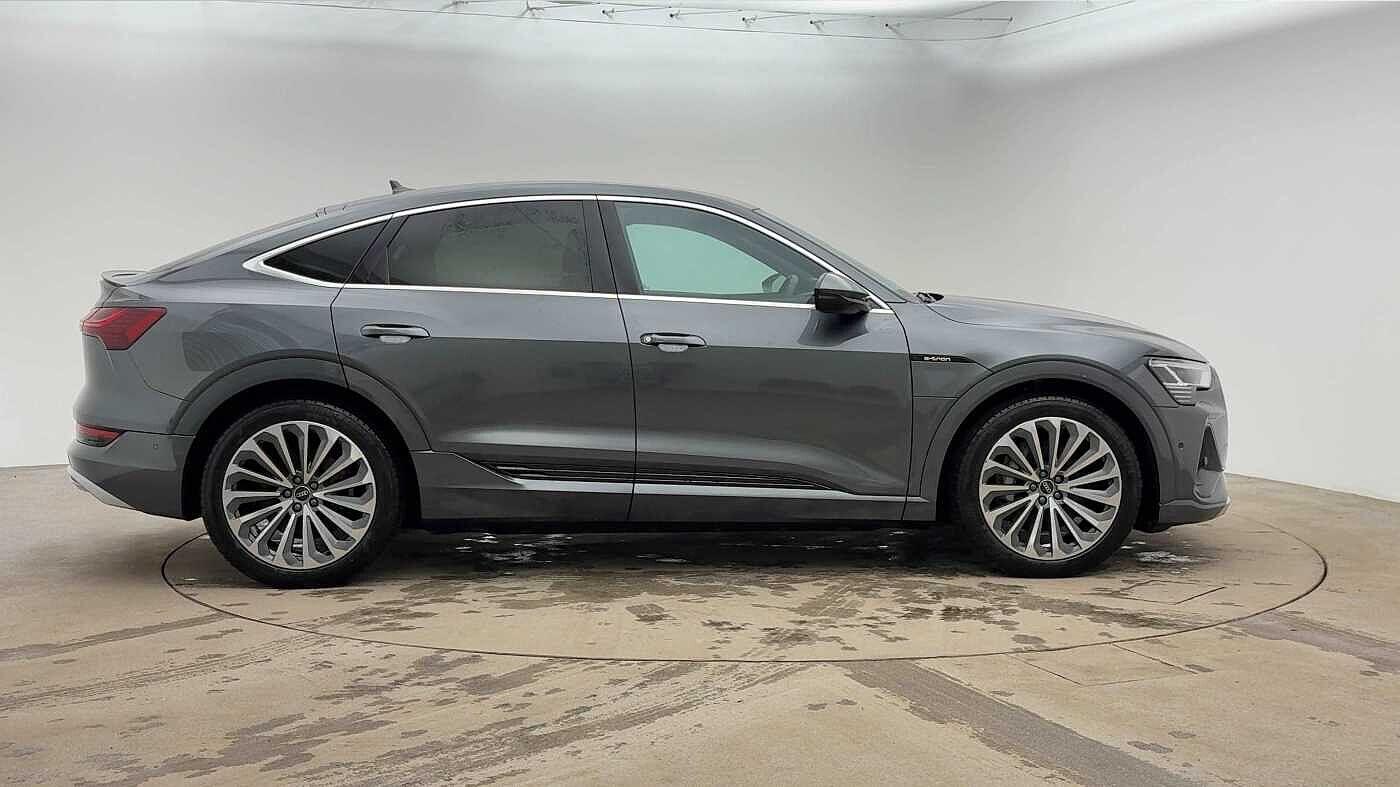 Used Audi e-tron 2022 for sale - 77733642: Photo 4