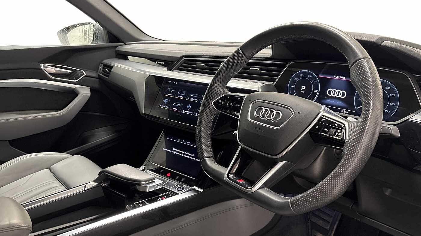 Used Audi e-tron 2022 for sale - 77733642: Photo 7