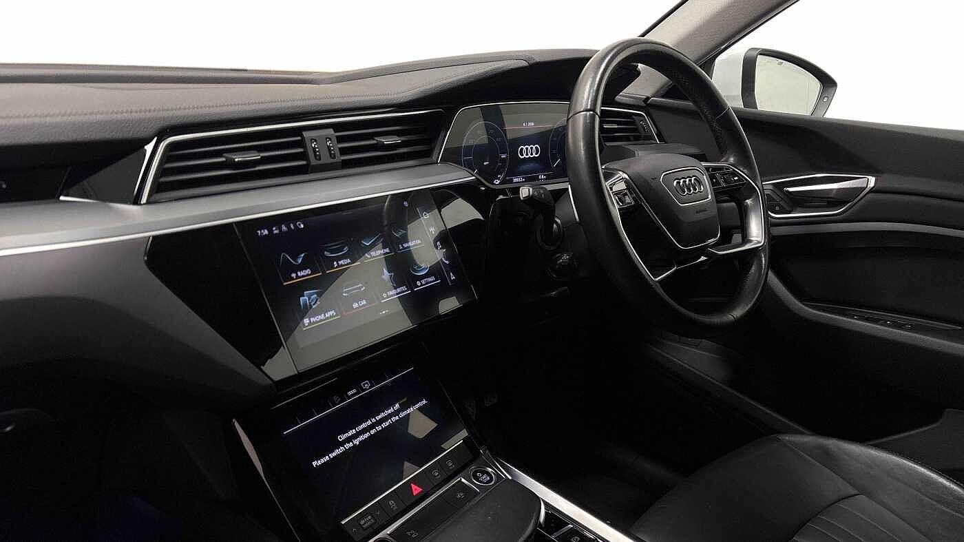 Used Audi e-tron 2020 for sale - 77680162: Photo 2