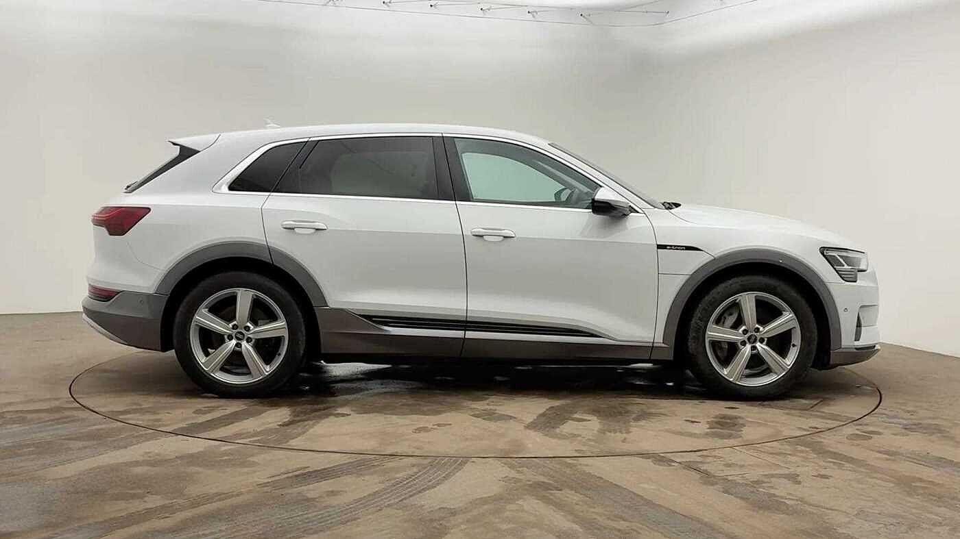 Used Audi e-tron 2020 for sale - 77680162: Photo 4