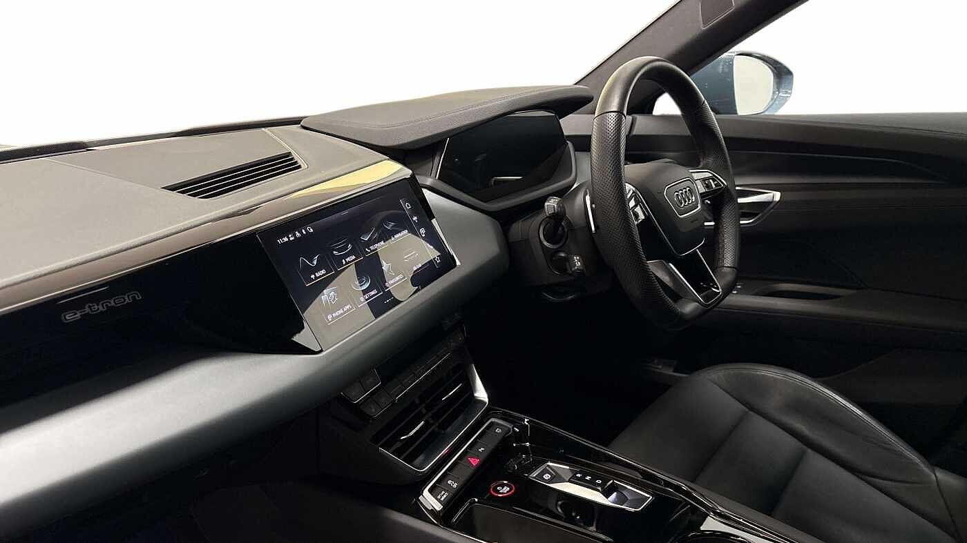 Used Audi e-tron 2023 for sale - 77128951: Photo 2