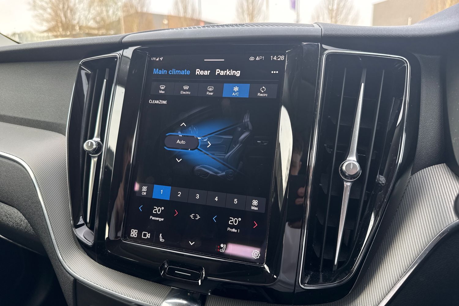 Used Volvo XC60 2024 for sale - 78001852: Photo 44