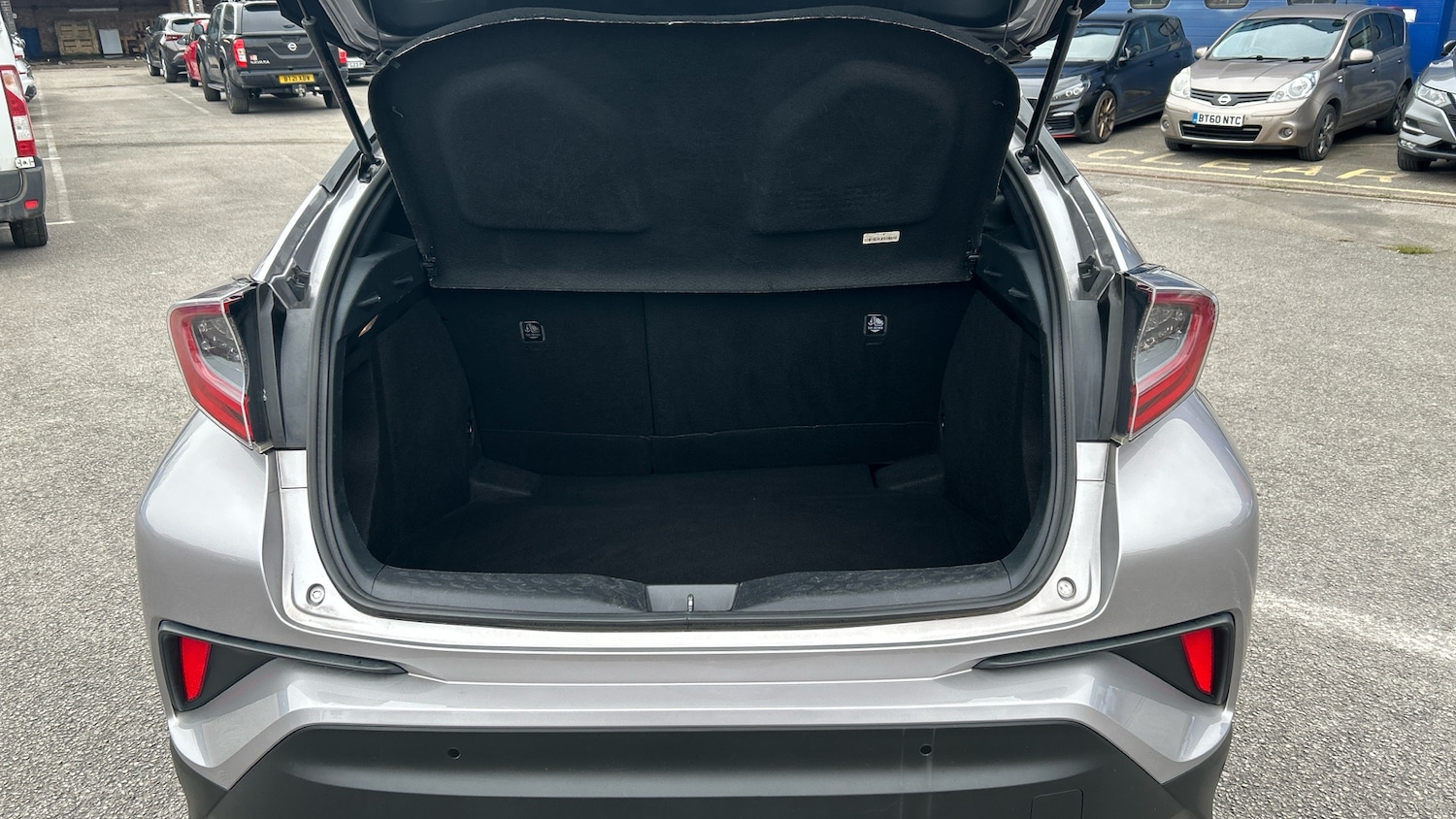 Used Toyota C-HR 2019 for sale - 78121196: Photo 4