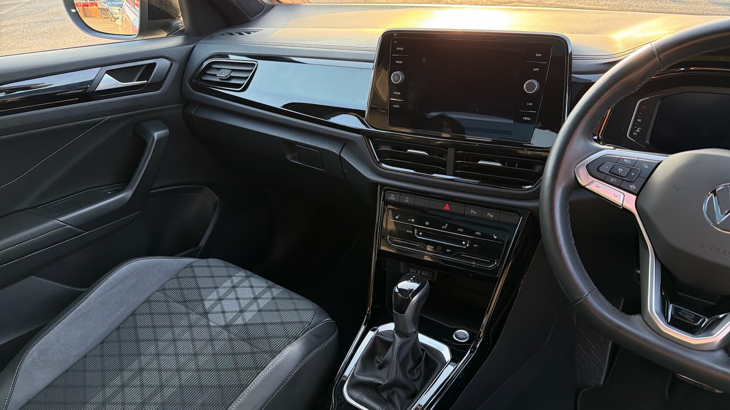 Used Volkswagen T-Roc 2024 for sale - 77774400: Photo 14