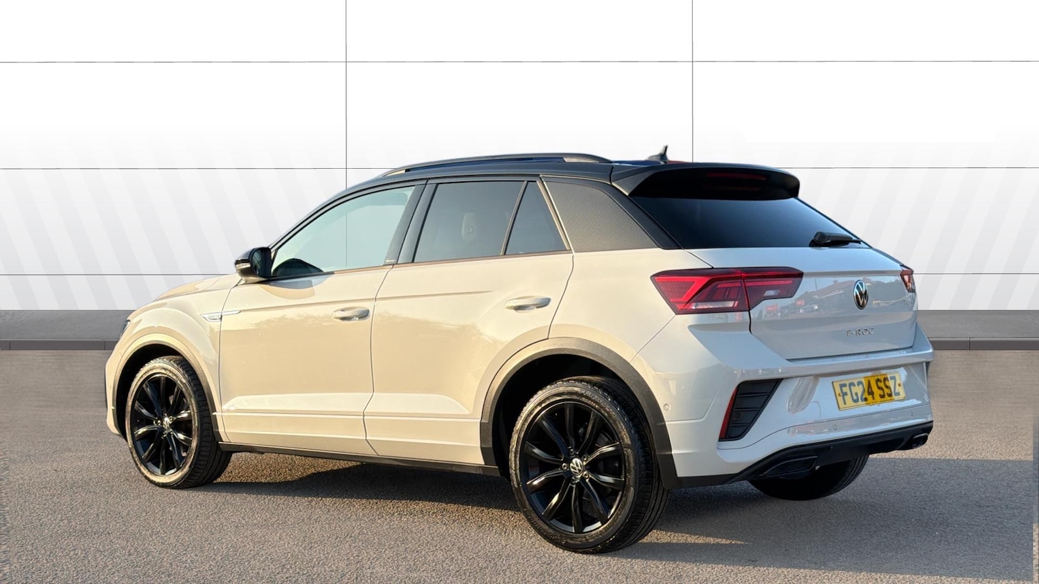 Used Volkswagen T-Roc 2024 for sale - 77774400: Photo 2