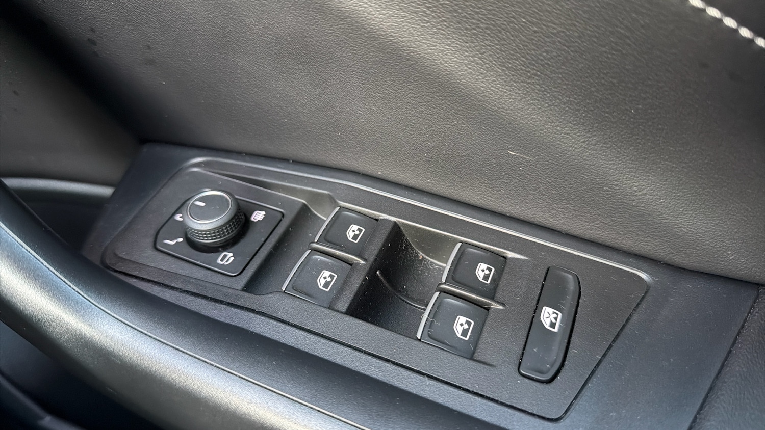 Used Volkswagen T-Roc 2024 for sale - 77774400: Photo 29