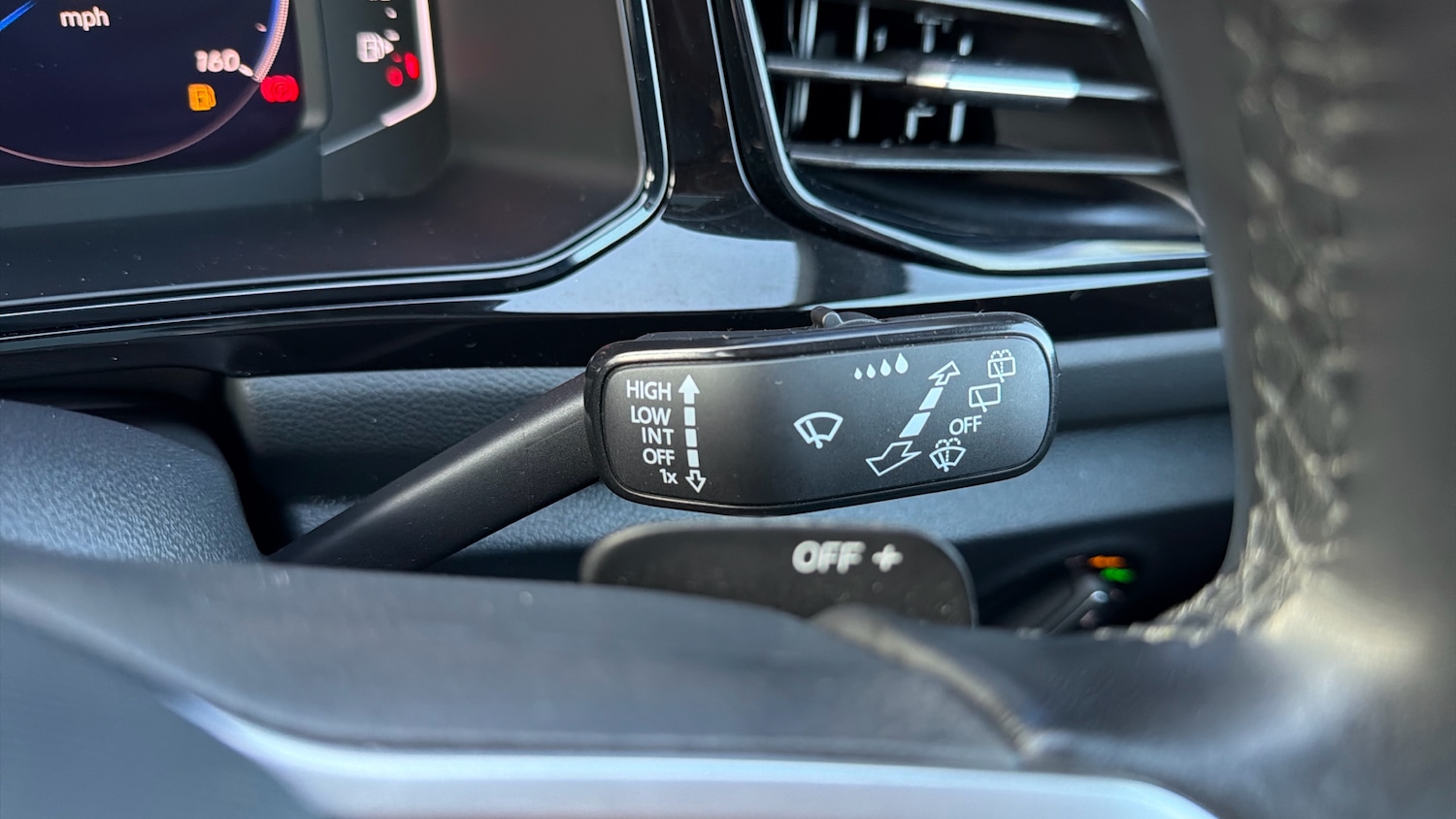 Used Volkswagen T-Roc 2024 for sale - 77774400: Photo 30