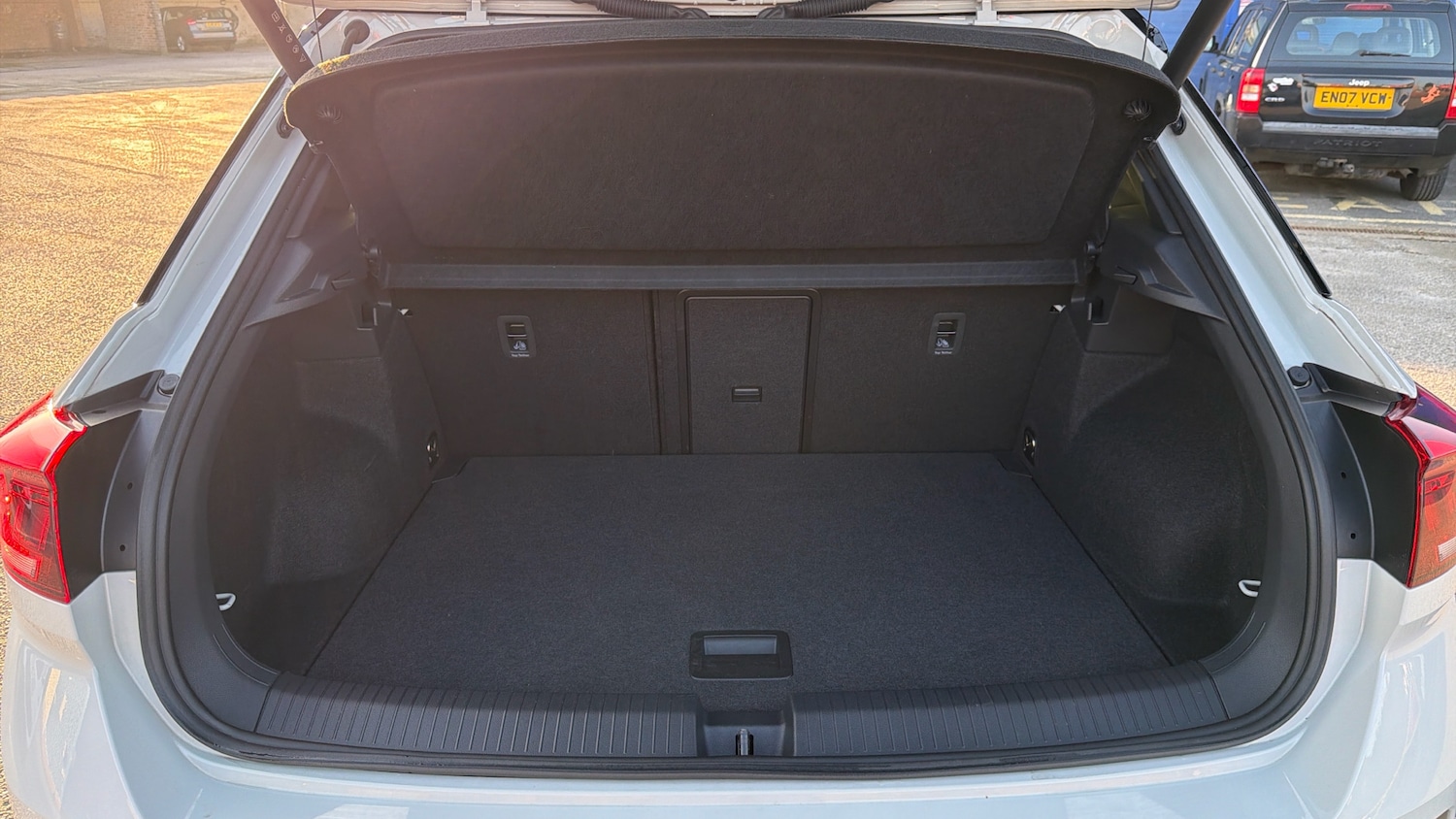 Used Volkswagen T-Roc 2024 for sale - 77774400: Photo 4