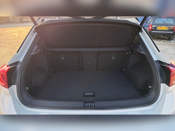 Used Volkswagen T-Roc 2024 for sale - 77774400: Photo