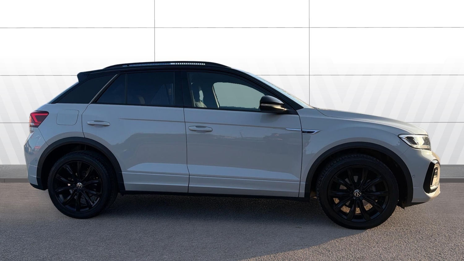 Used Volkswagen T-Roc 2024 for sale - 77774400: Photo 5