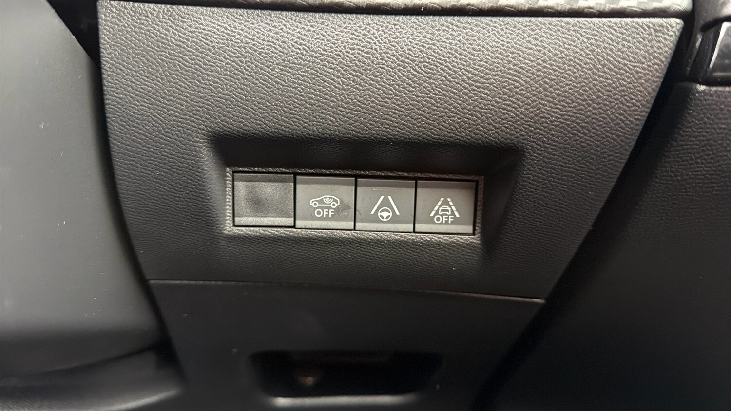 Used Peugeot 2008 2021 for sale - 77501174: Photo 32