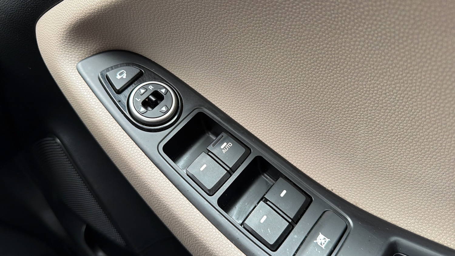 Used Hyundai i20 2016 for sale - 77775030: Photo 30