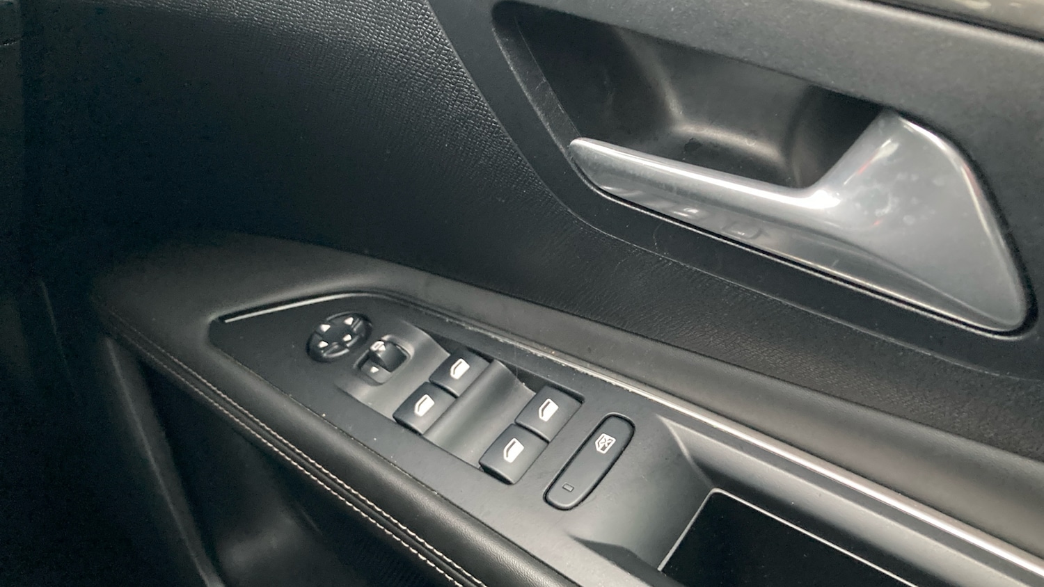 Used Peugeot 3008 2017 for sale - 77933904: Photo 21