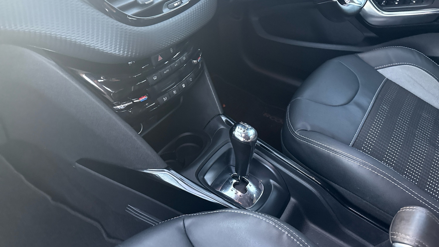 Used Peugeot 2008 2015 for sale - 76882294: Photo 13