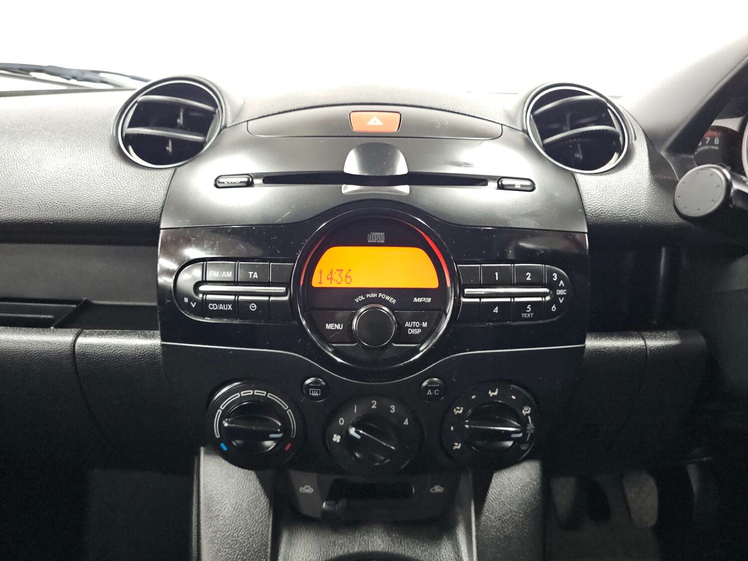 Used Mazda Mazda2 2012 for sale - 77905832: Photo 34