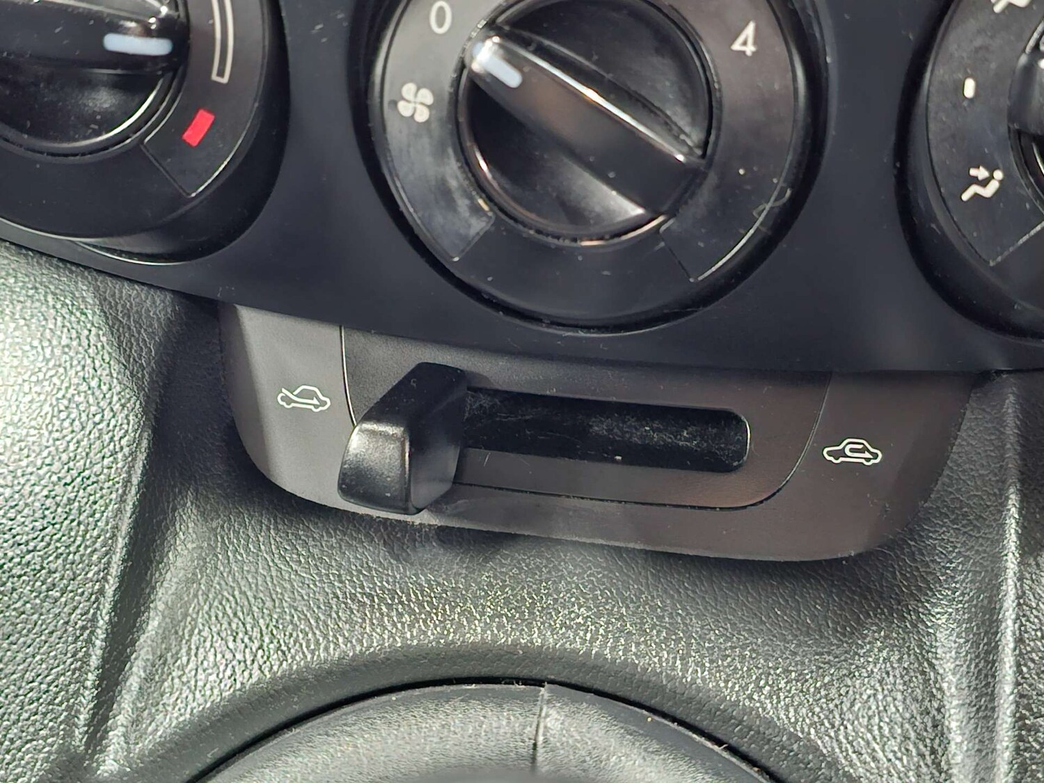 Used Mazda Mazda2 2012 for sale - 77905832: Photo 56