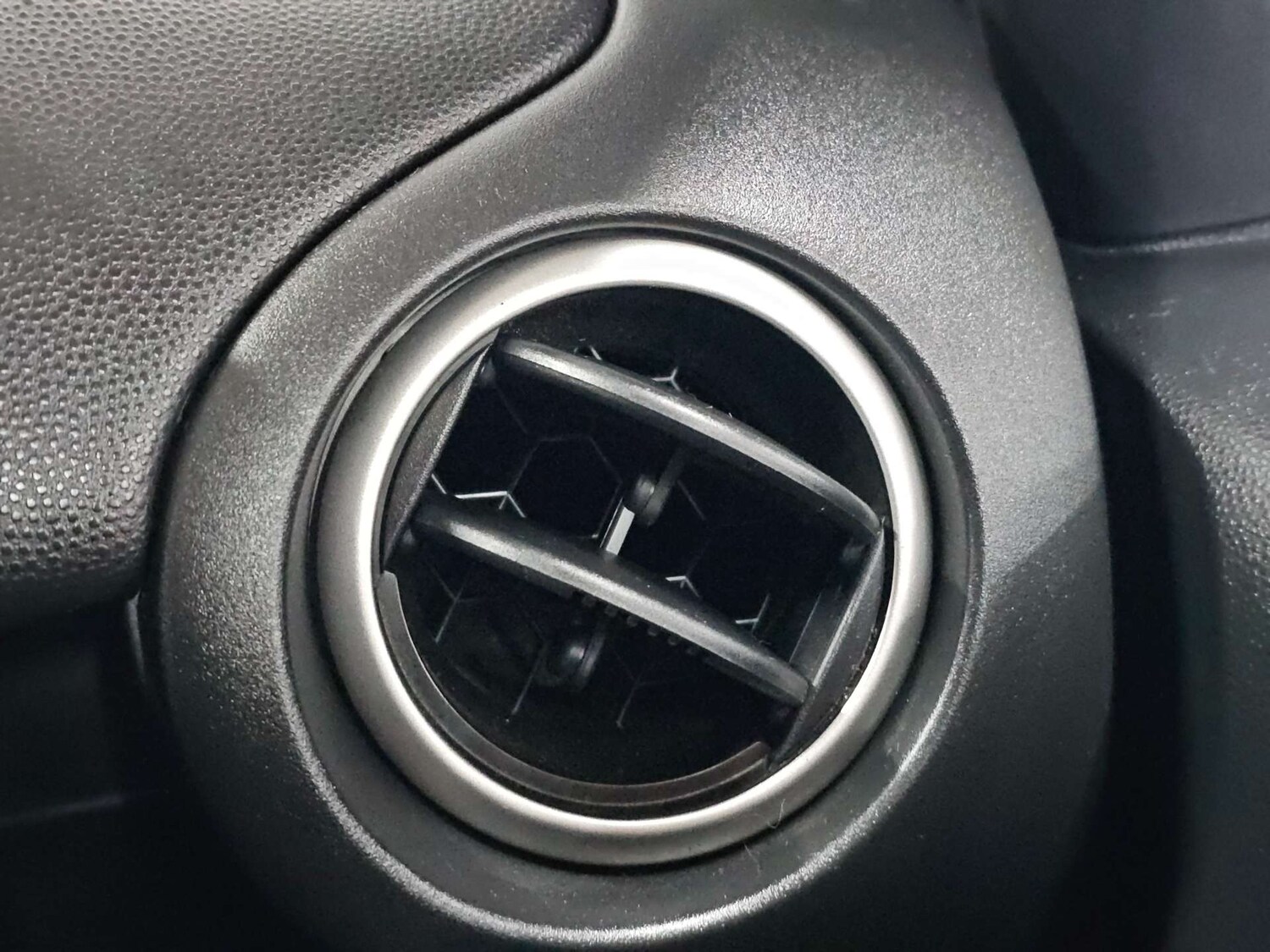 Used Mazda Mazda2 2012 for sale - 77905832: Photo 62