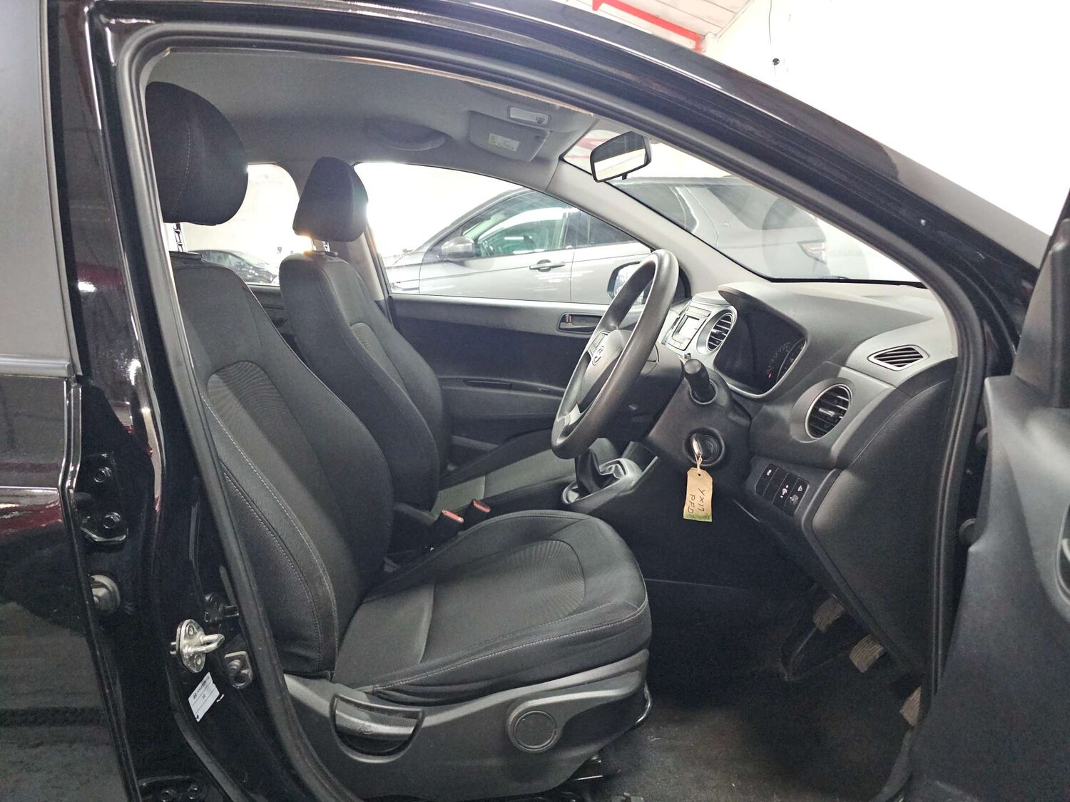 Used Hyundai i10 2017 for sale - 77905839: Photo 11