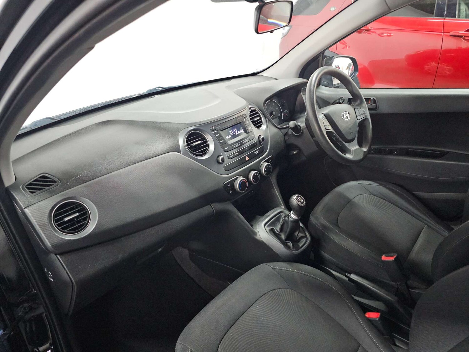 Used Hyundai i10 2017 for sale - 77905839: Photo 24