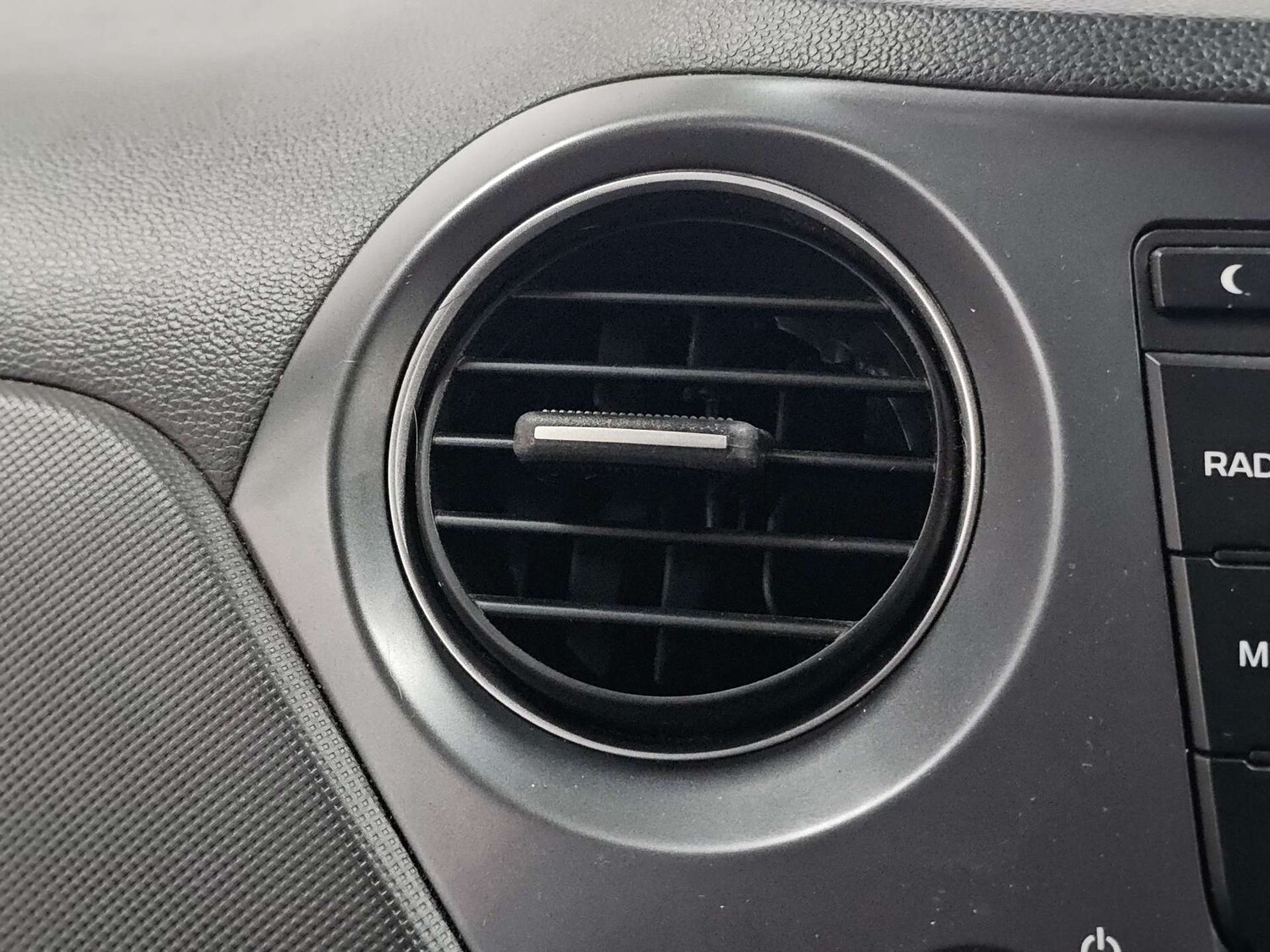 Used Hyundai i10 2017 for sale - 77905839: Photo 63