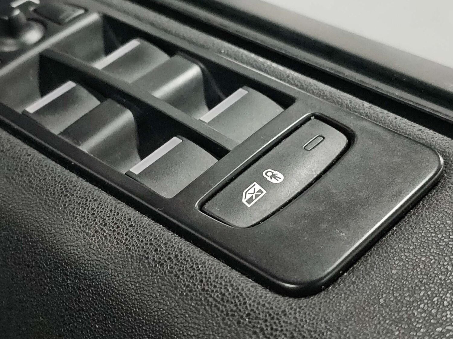 Used Land Rover Discovery Sport 2016 for sale - 77905834: Photo 32