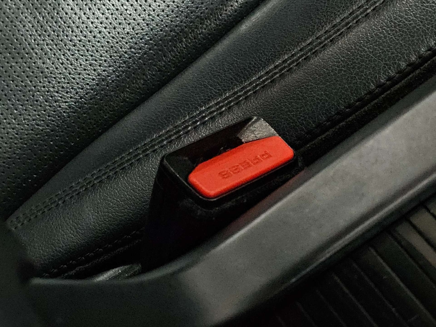 Used Land Rover Discovery Sport 2016 for sale - 77905834: Photo 42